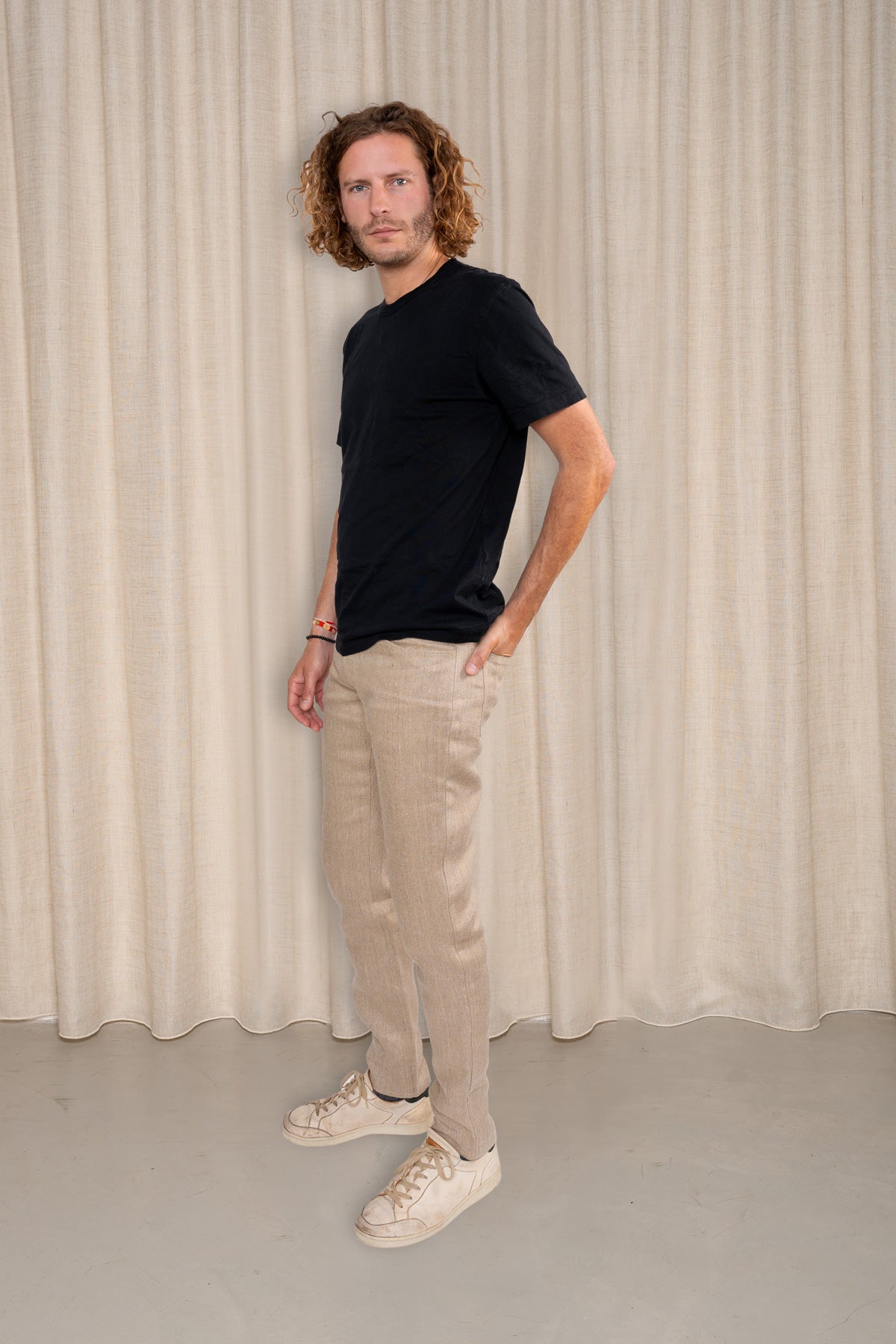 Jean pour homme Massalia en 100 % chanvre naturel, coloris chanvre naturel, vue de trois quarts, Le Gaulois Jeans
