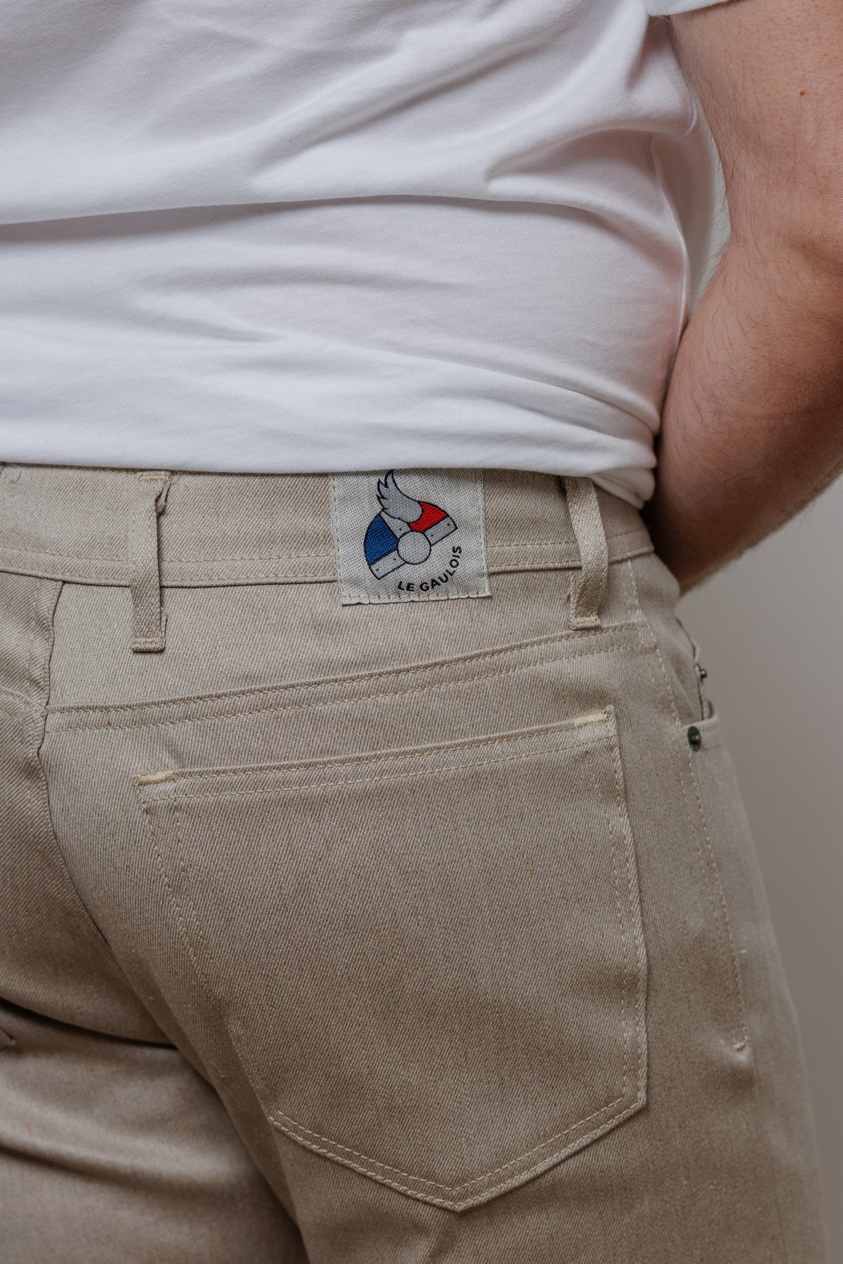 Jean pour homme Novio en 74 % lin / 23 % coton bio / 3 % élasthanne, coloris naturel, photo 2 sur 4, Le Gaulois Jeans