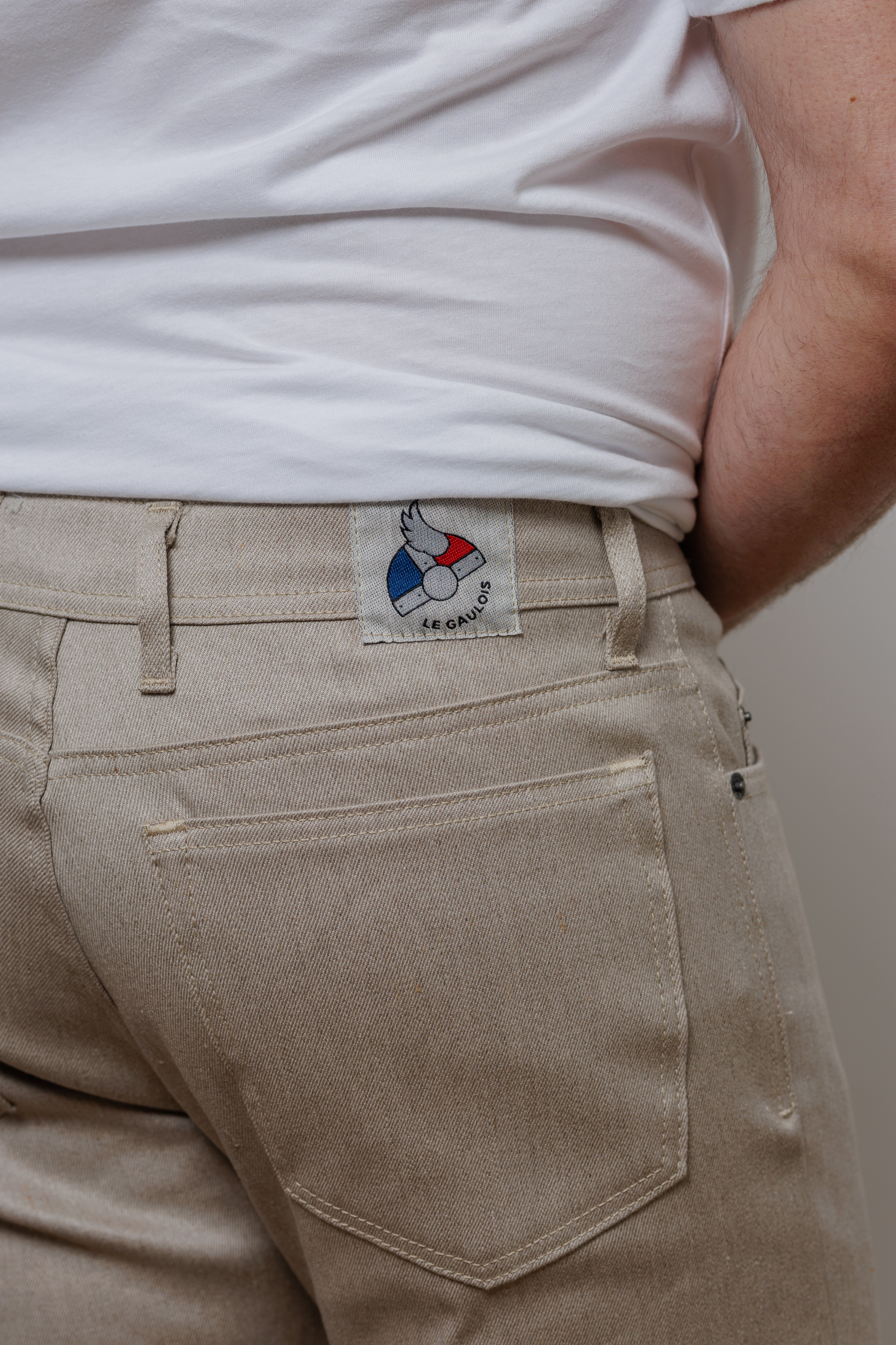 Jean pour homme Novio en 74 % lin / 23 % coton bio / 3 % élasthanne, coloris naturel, photo 2 sur 4, Le Gaulois Jeans