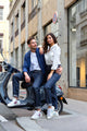 Massalia jeans en lin pour homme bleu jeans couple assis sur un scooter